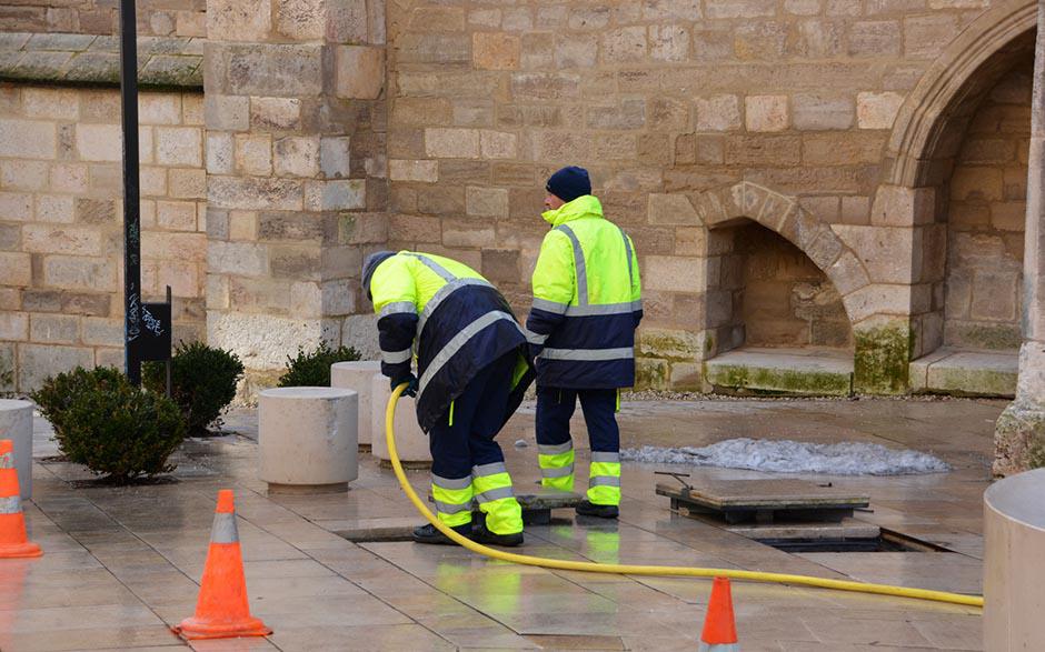 comment déboucher un wc avec une bouteille Montgeron